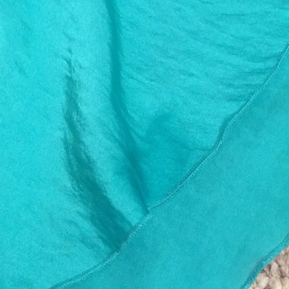 One sleeve-turquoise silk top. Size Small - Picture 4 of 4